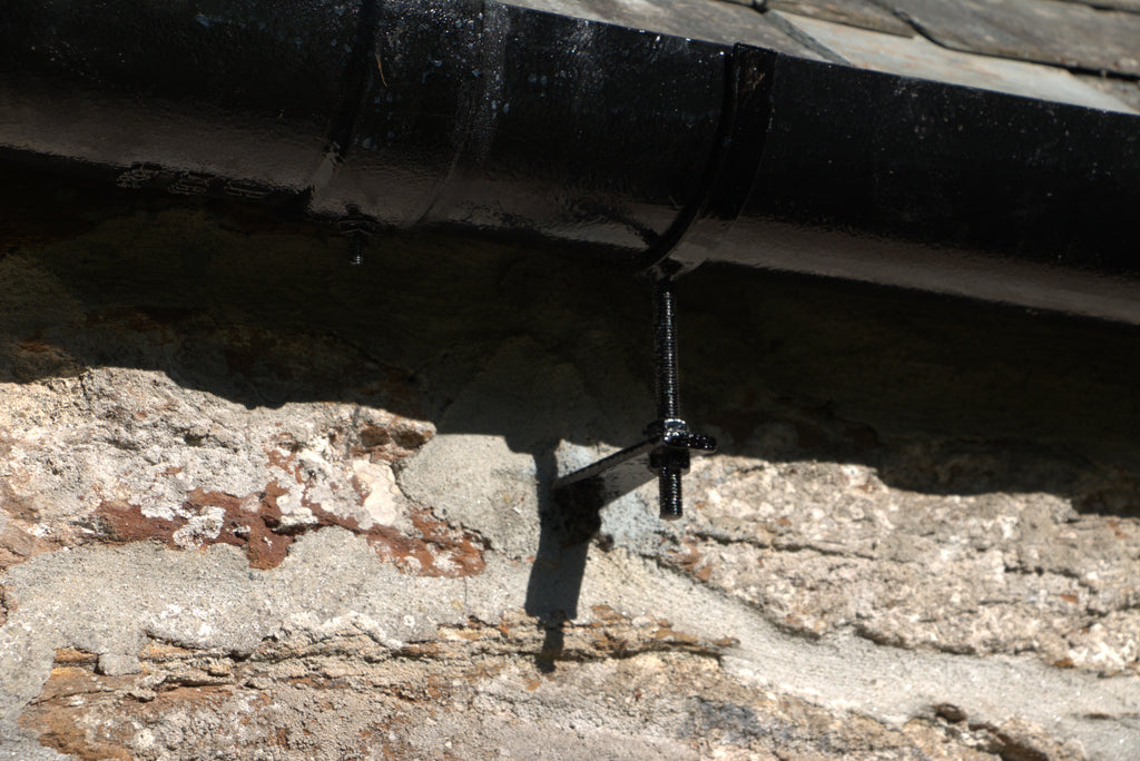 SureFix Adjustable Rise And Fall Metal Bracket For 5" (125mm) Cast Iron Half Round Gutter